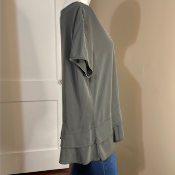 GreenTea Green Tiered Tunic Blouse - Picture 4 of 6